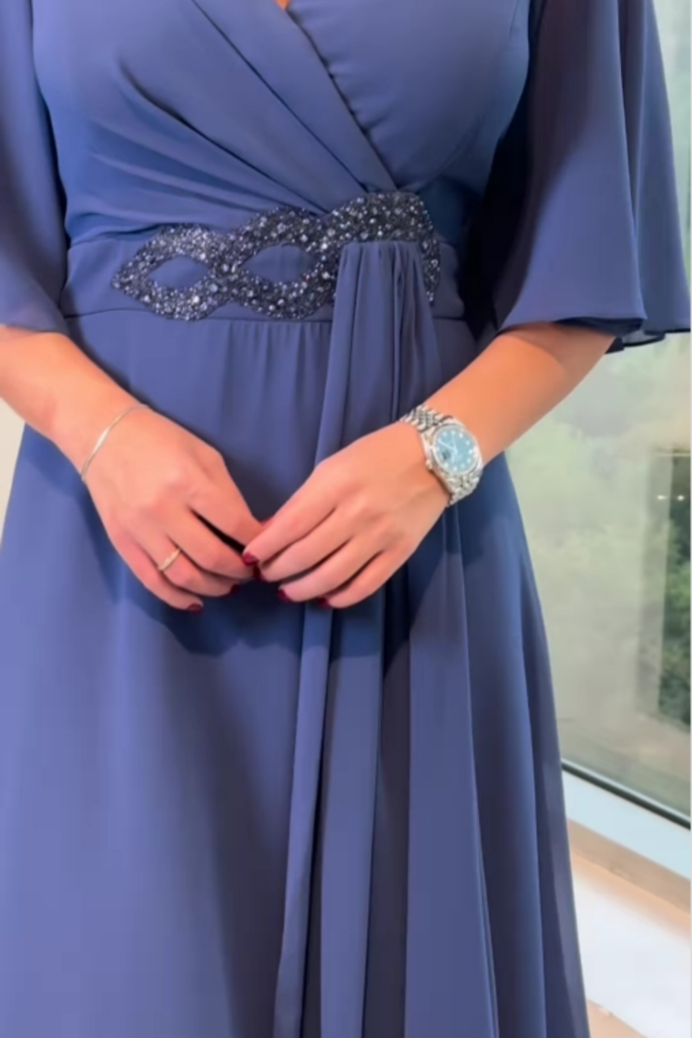 Elegant V-neck chiffon dress